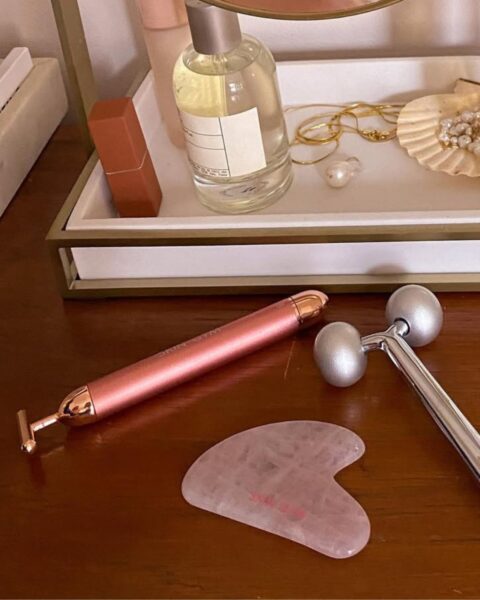 Masażery do twarzy – ranking redakcji. Które urządzenia zastępują wizytę w gabinecie?