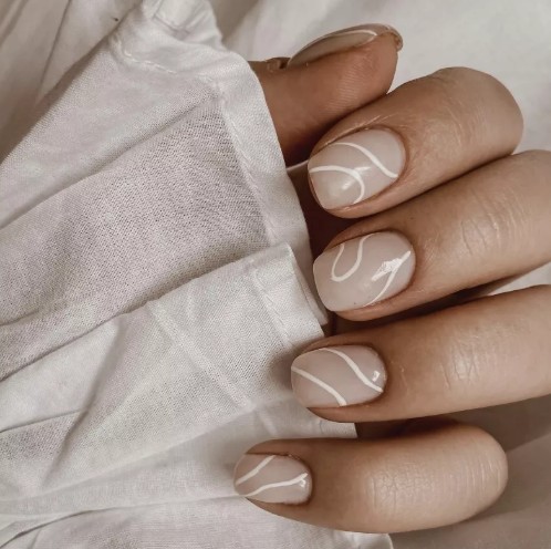 Subtelne wzory na paznokcie, które odmienią neutralny manicure