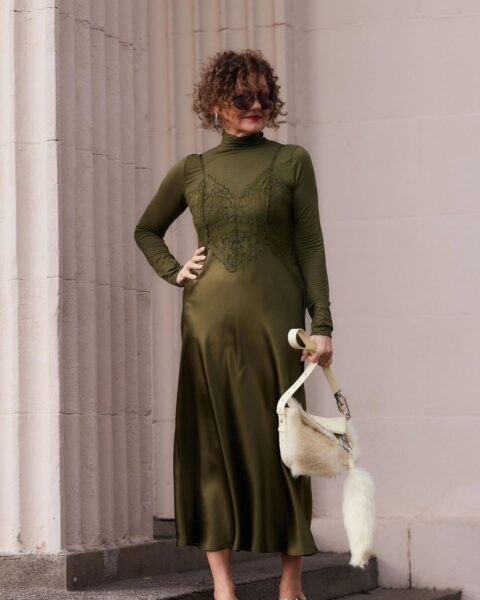 7 sukienek z sieciówek, które podkreślą figurę i odejmą lat. Najlepsze modele na wiosnę 2026