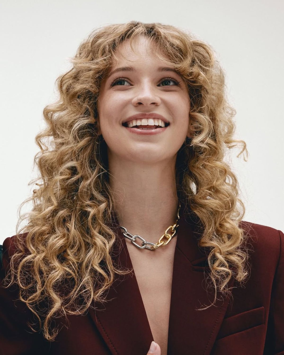 Co zrobić, żeby loki trzymały się cały dzień? Możliwe, że robisz tych kilka błędów