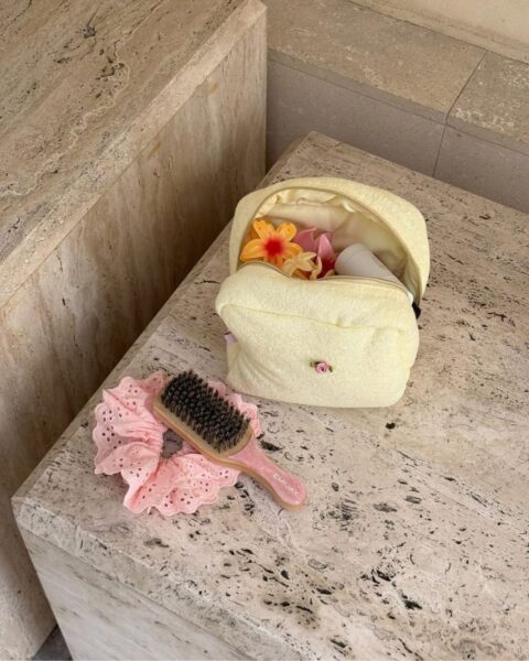 Większość osób kupuje przypadkowy model. Zobacz najlepsze kosmetyczki podróżne na każdy wyjazd