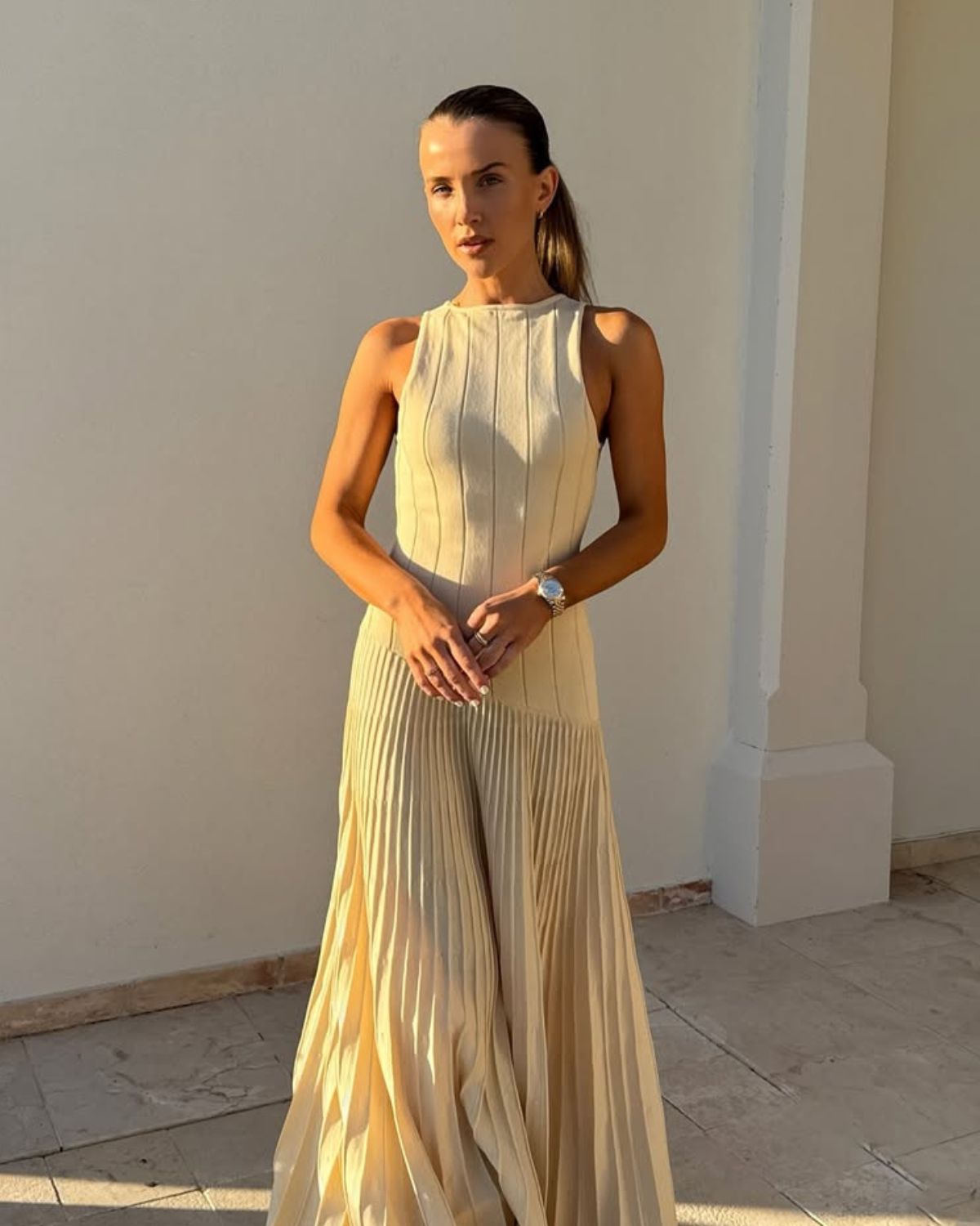 Modne sukienki na komunię 2026 dla mamy – co wybrać, żeby wyglądać stylowo, a niezbyt odświętnie?