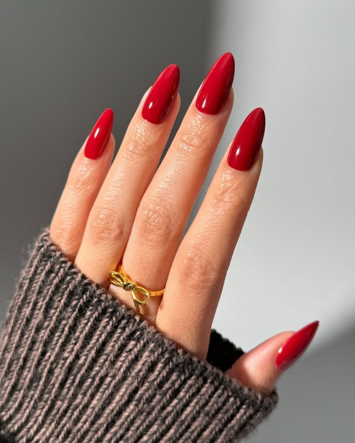 Powrót czerwieni w nowej odsłonie. Vintage Glossy Red robi efekt „wow” bez zdobień