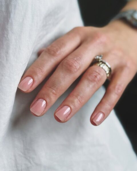 Whisper nails – paznokcie, których nie widać, a wszystkie chcemy nosić