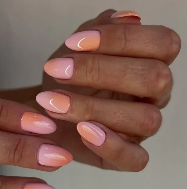 Melon sorbet manicure na wiosnę 2026 – kolor, który trudno zignorować
