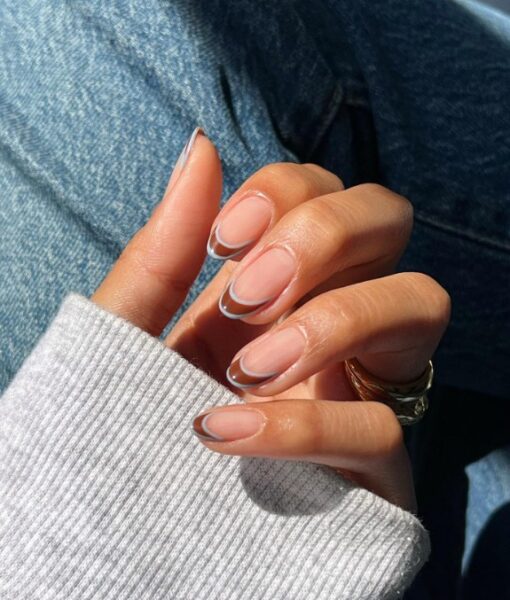 Ciemny french manicure wypiera pastele? Oto trend wiosny 2026
