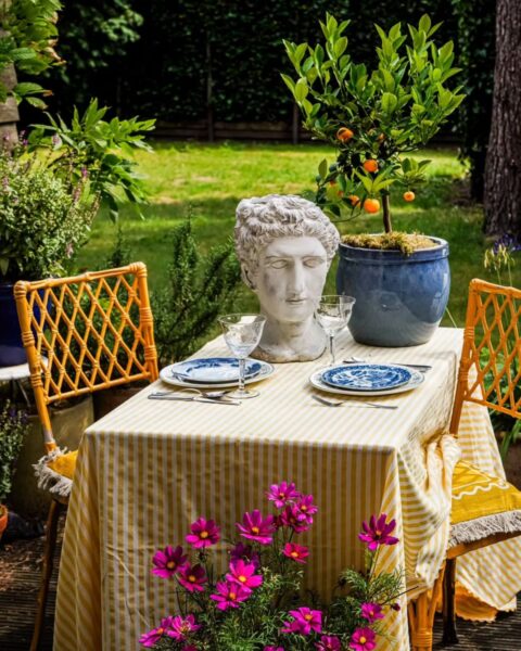 Garden party – stylowe dekoracje i inspiracje na taras oraz ogród, które odmienią letnie wieczory