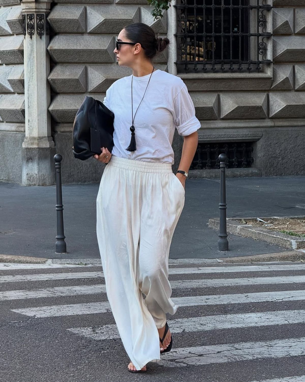 Letnie stylizacje, które wyglądają bogato – jak je uzyskać bez wydawania fortuny? Trendy i wskazówki