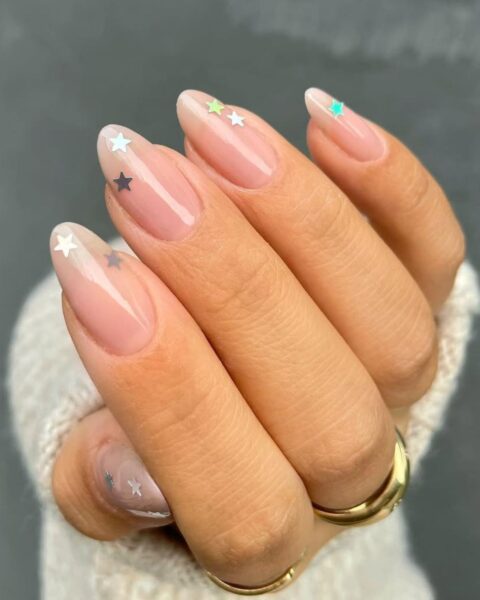 Wzory w eleganckim wydaniu? Zobacz, jak nosić simply nail art. na lato 2026 i zachwycać klasą