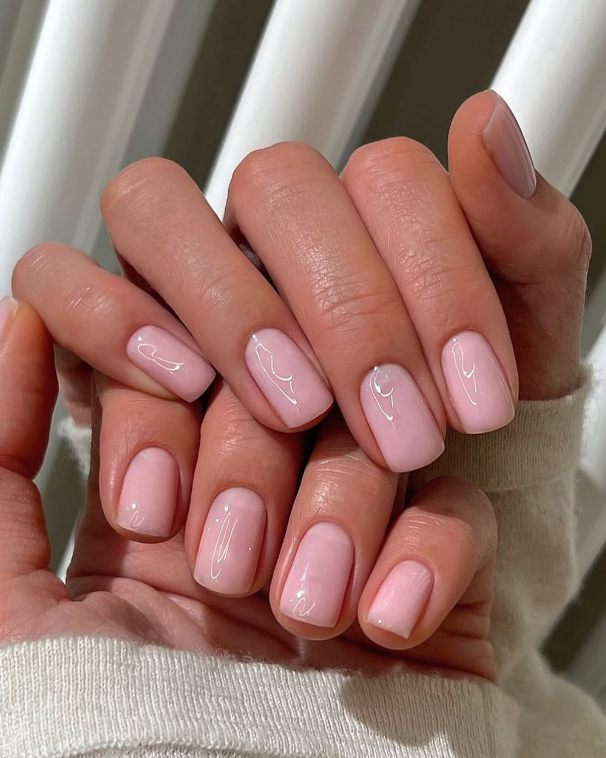 Tych kosmetyków do paznokci lepiej nie kupować. Obiecują piękny manicure, a często kończą się rozczarowaniem