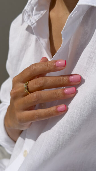 Ten manicure sprawia, że dłonie wyglądają młodziej. Latem 2026 będzie hitem