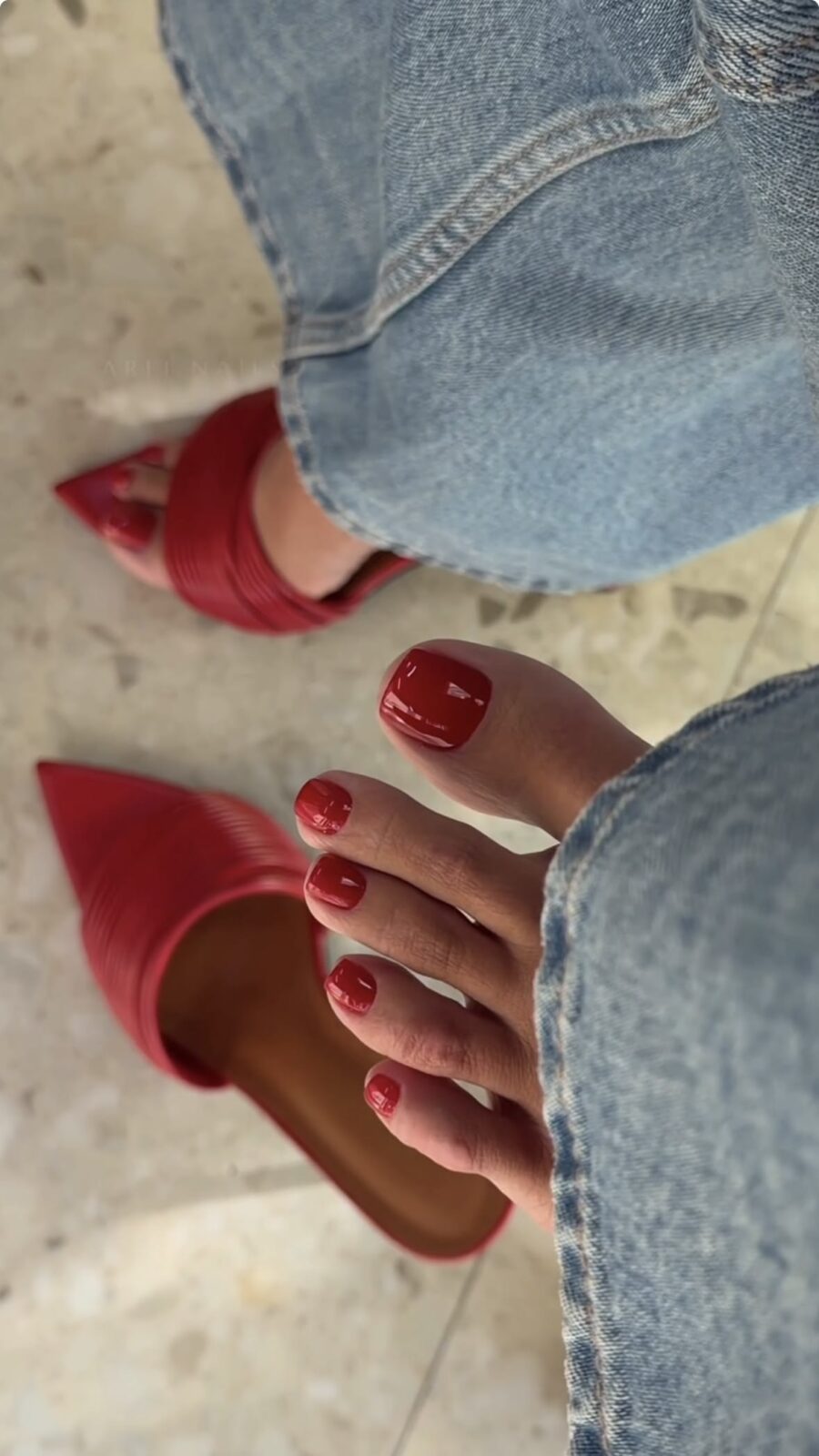 Zapomnij o neonach. Ten pedicure będzie hitem drugiej połowy lipca 2026