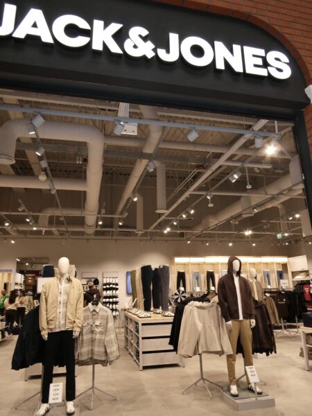 Fani JACK & JONES otrzymali nowy adres. Marka otworzyła jubileuszowy sklep