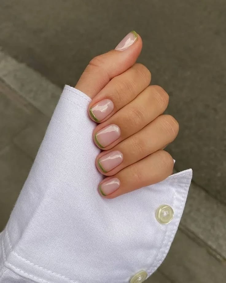 Mama i nauczycielka pokochają ten manicure na początek szkoły. Jest elegancki, ale nie nudny