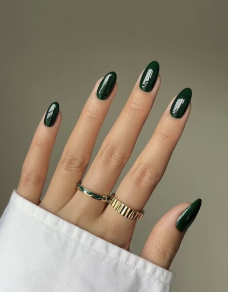 Jesienny hit manicure już znamy. Ten kolor będzie królował na paznokciach na koniec 2026 roku
